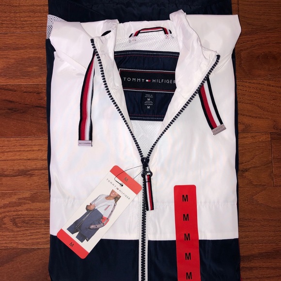 SOLD!!🎉 HOST PICK!🤗Tommy Hilfiger Windbreaker - Picture 11 of 12
